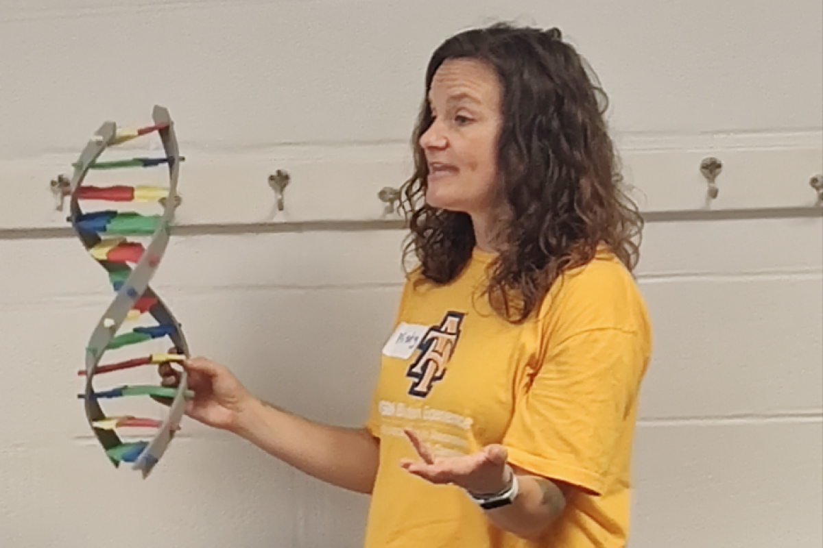 Misty Thomas teaching about DNA