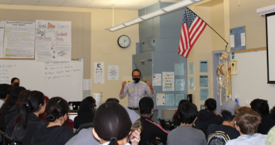 Eduardo Cetlin at an AVP classroom visit